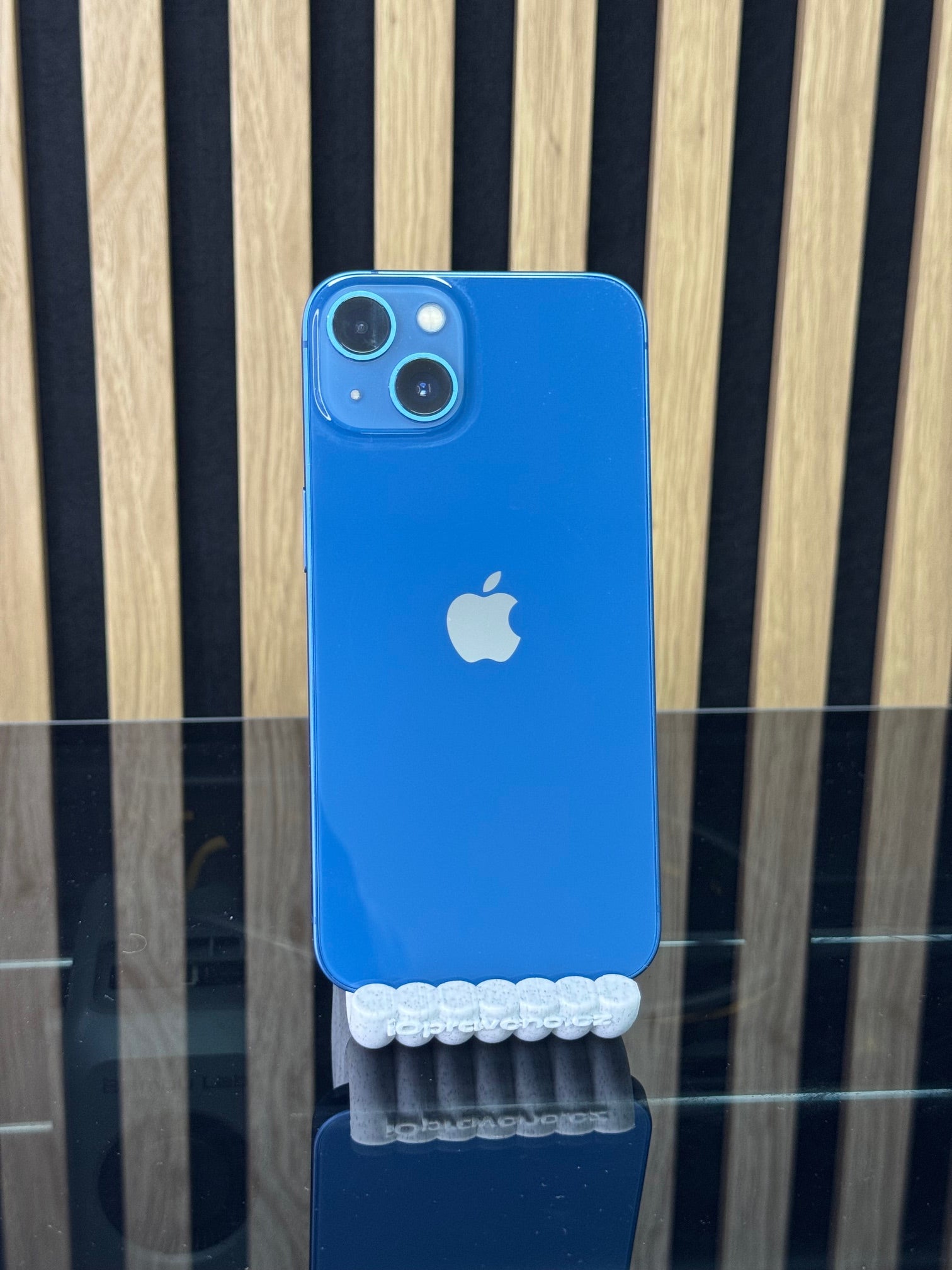 iPhone 13 128GB Velmi pěkný stav, konkrétní kus 8275, fotka 1 z 10